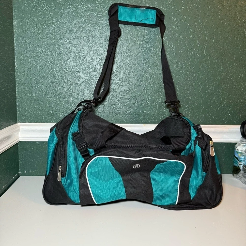 NEW- Protege 22 inch Carry On Sport Duffel Bag Luggage -Travel Gym Collapsible